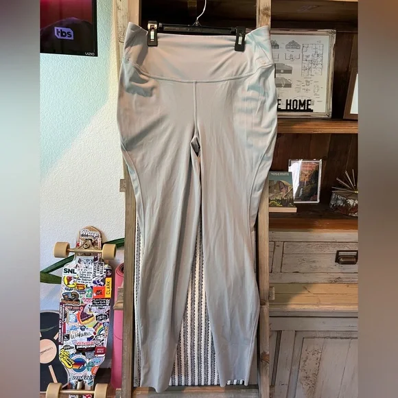 Lululemon women’s base pace high rise tight size 12 - Picture 1 of 10